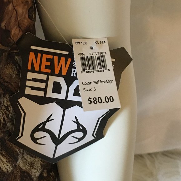 Realtree Camo Reversible Insulated Hunting Vest - Picture 4 of 10